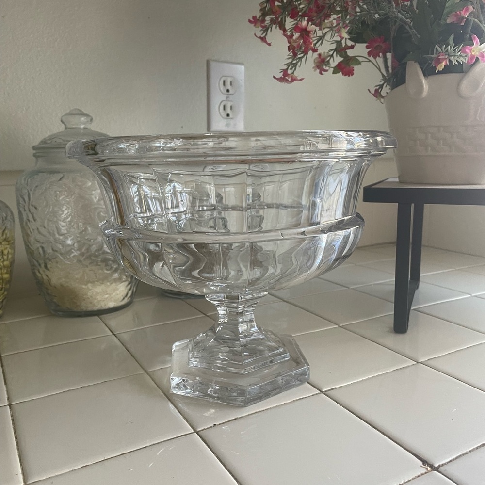 Glass fruit bowl